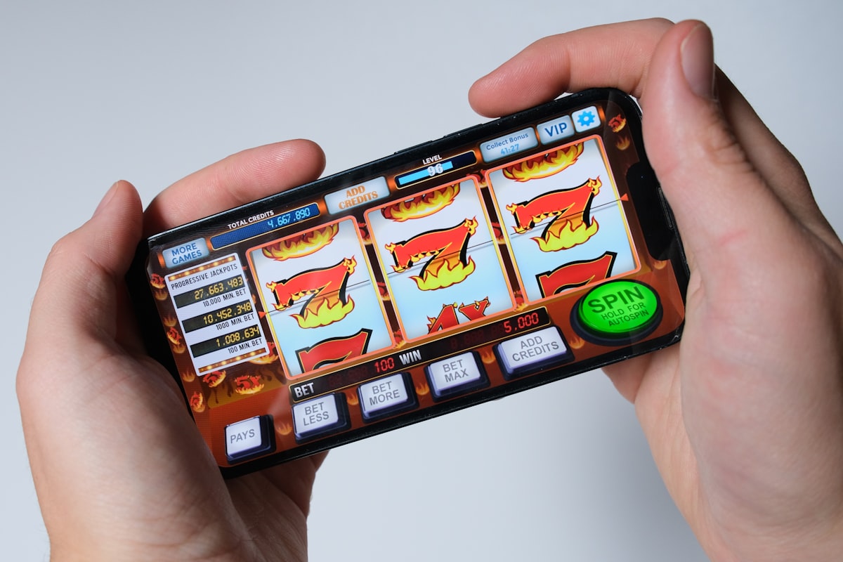 Zembla legde casinostreamers bloot en nu grijpt de KSA in